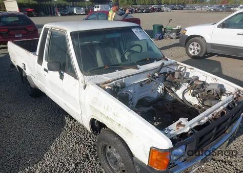 1984 Toyota Pickup Xtracab Rn56 Sr5 z USA, uszkodzony, nr VIN JT4RN56S1E0063775